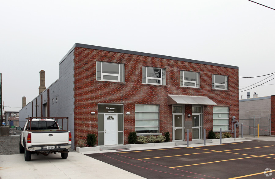 31 Milford Ave, Toronto, ON for lease - Primary Photo - Image 1 of 2