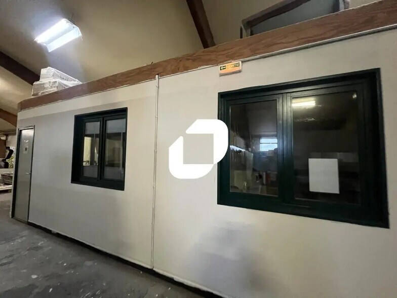 Office in Comines for lease - Interior Photo - Image 3 of 9