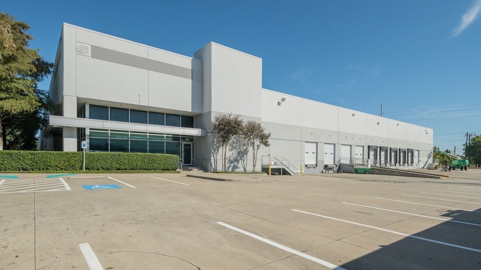 902 Nicholson Rd, Garland, TX for lease - Building Photo - Image 1 of 9