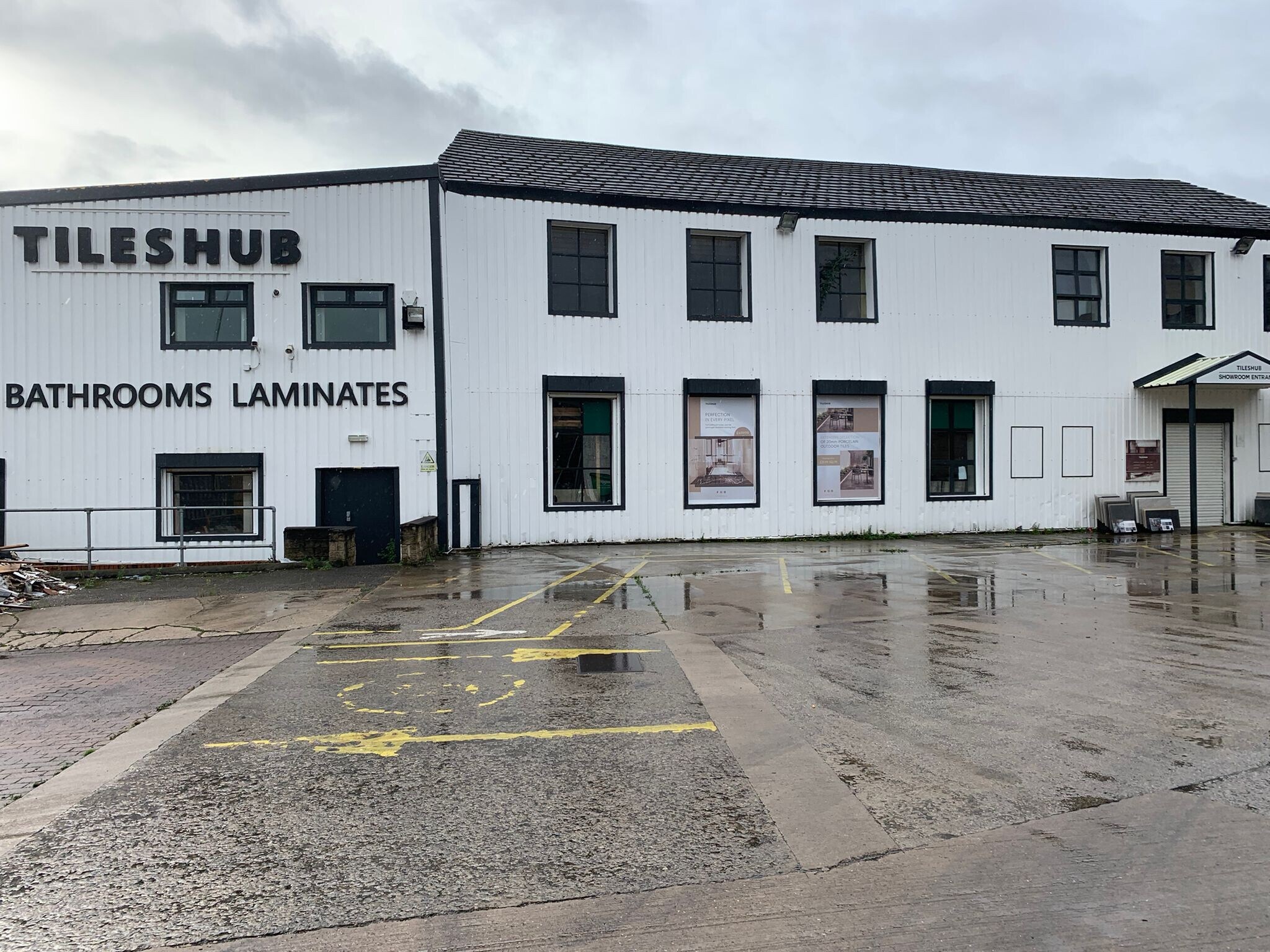 415 Bradford Rd, Batley, WYK WF17 5LY Retail for Lease