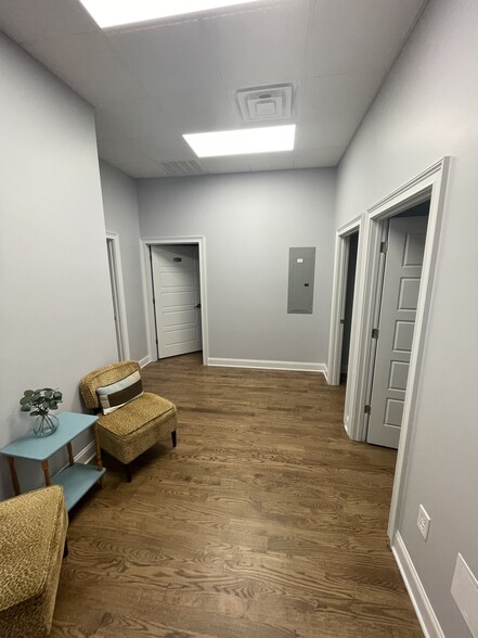 218 E Main St, Clayton, NC for lease - Interior Photo - Image 1 of 12