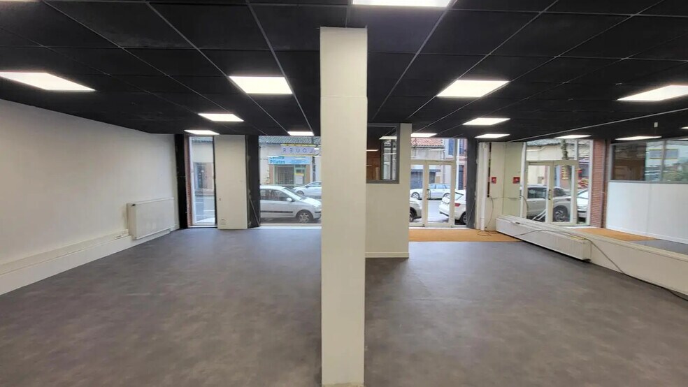 Flex in Montauban for lease - Interior Photo - Image 2 of 2