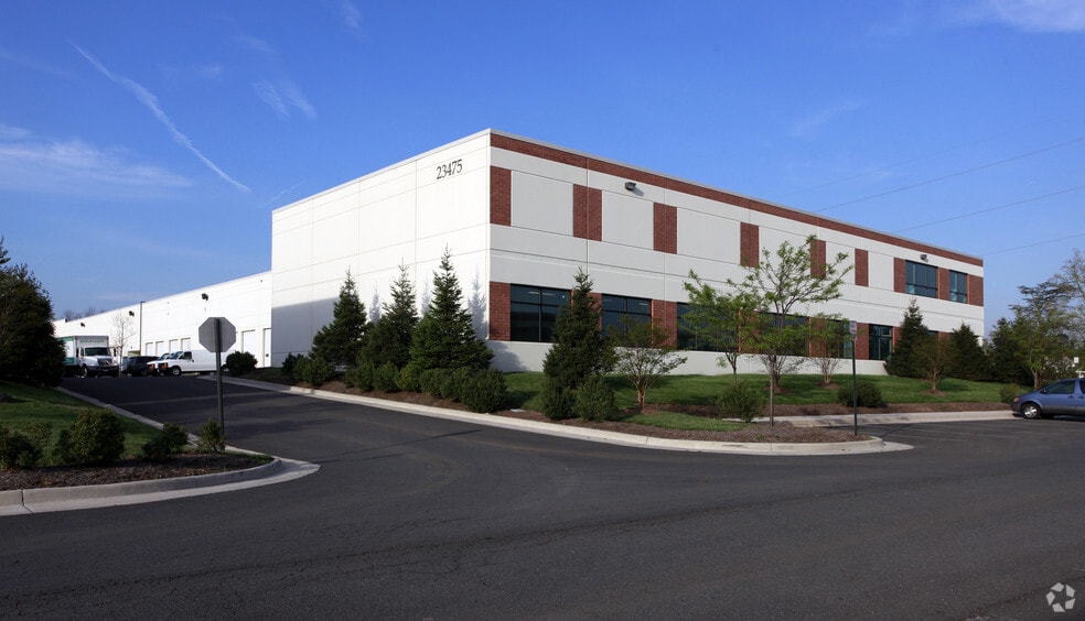 23475 Rock Haven Way, Sterling, VA for lease - Building Photo - Image 3 of 6