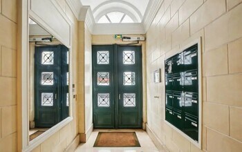 Office in Paris for lease Interior Photo- Image 2 of 9