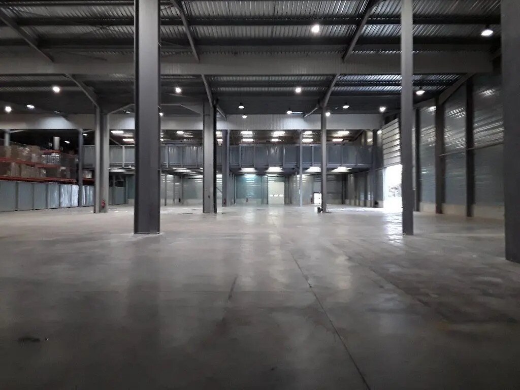 Industrial in La Crau for lease Interior Photo- Image 1 of 6
