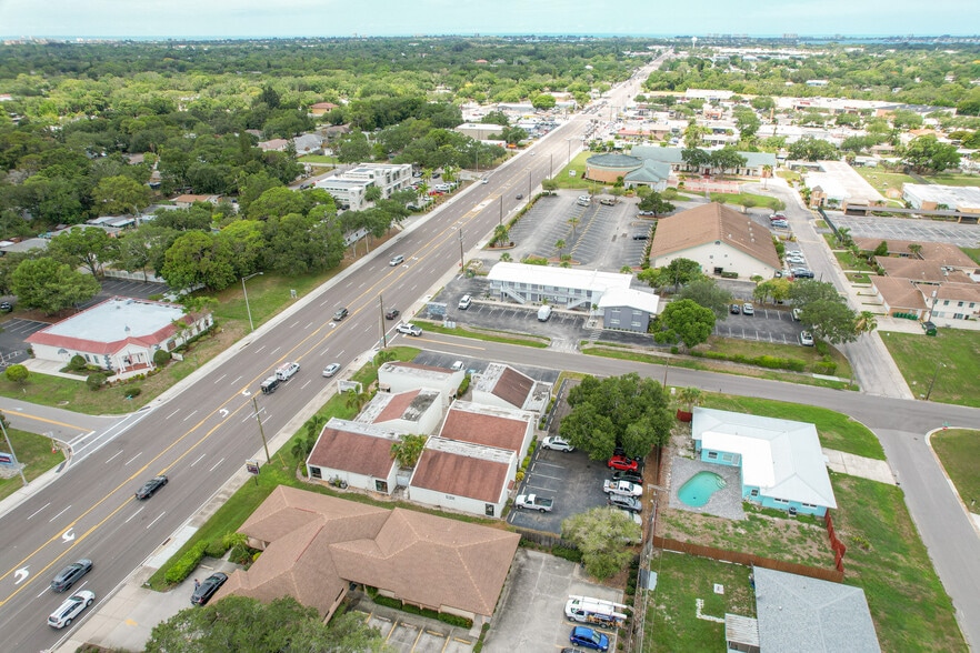 2945-2963 Bee Ridge Rd, Sarasota, FL for lease - Building Photo - Image 3 of 7