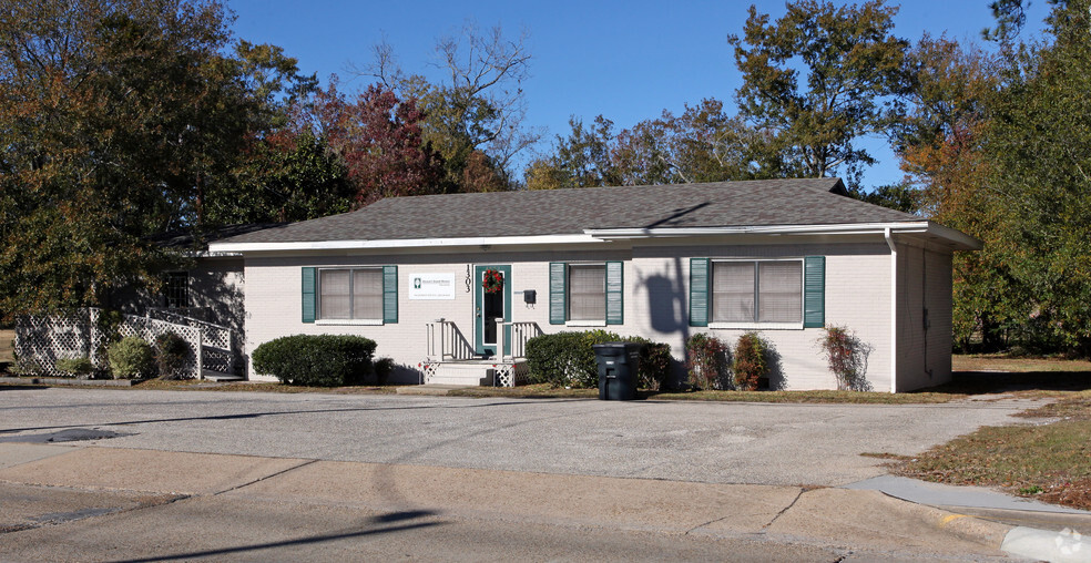 1303 Jackson Ave, Pascagoula, MS for sale - Primary Photo - Image 1 of 2