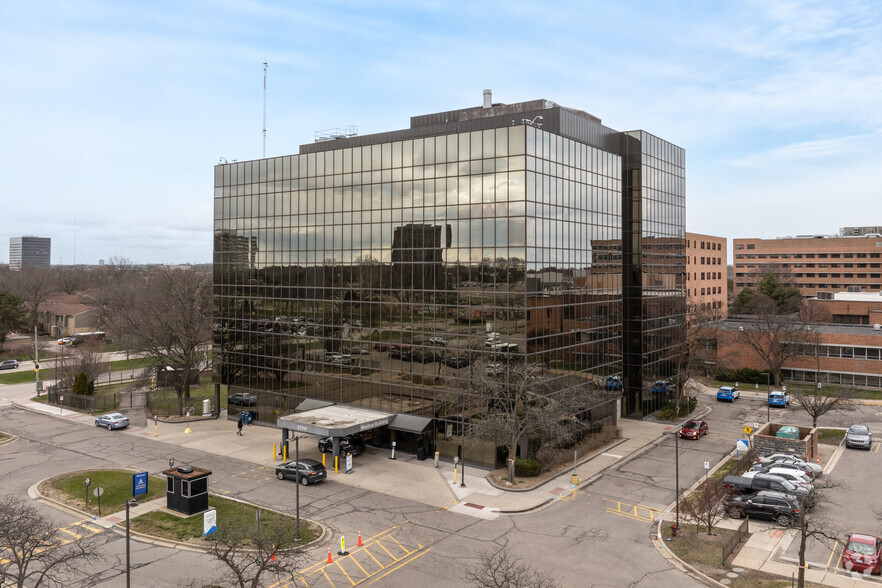 22250 Providence Dr, Southfield, MI for lease - Primary Photo - Image 1 of 12