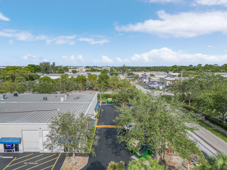 4110 Enterprise Ave, Naples, FL for lease - Building Photo - Image 3 of 50