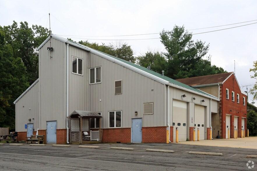 24300 Gum Spring Rd, Sterling, VA 20166