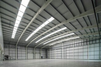 Bartley Way, Hook for lease Interior Photo- Image 1 of 3