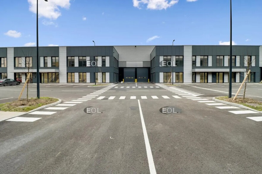Flex in Le Bourget for lease - Building Photo - Image 1 of 19