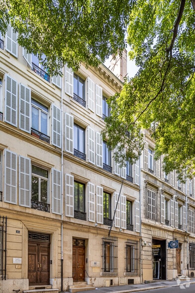 Office in Marseille for lease - Building Photo - Image 1 of 6