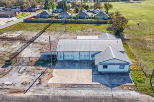 600 W Main St, Whitesboro TX - Warehouse