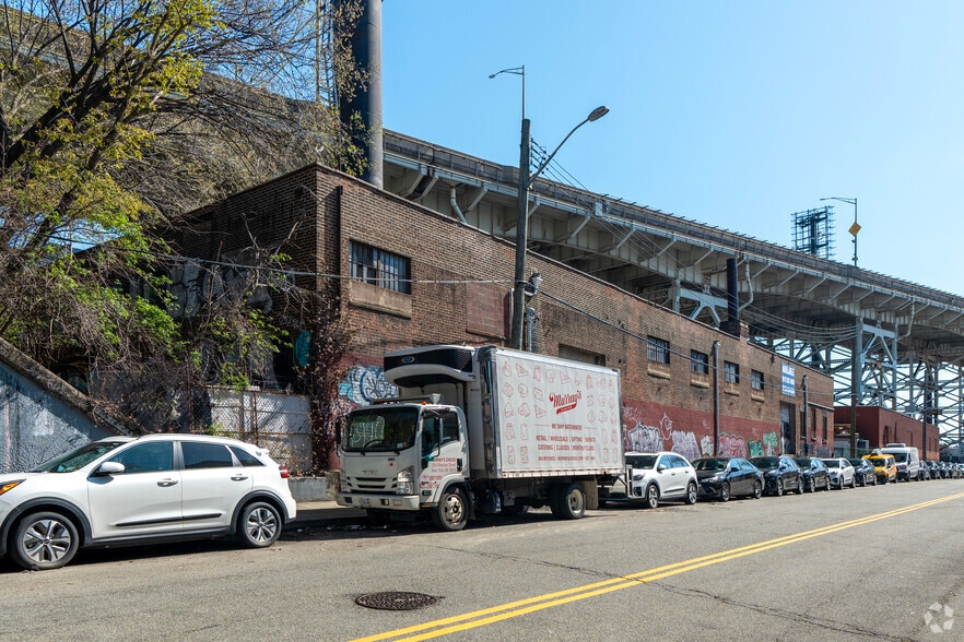 25-25 51st Ave, Long Island City, NY for lease - Building Photo - Image 1 of 5