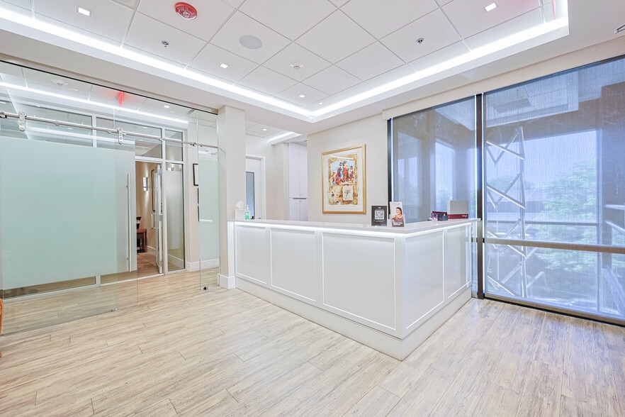 833 Northern Blvd, Great Neck, NY for lease - Interior Photo - Image 3 of 17