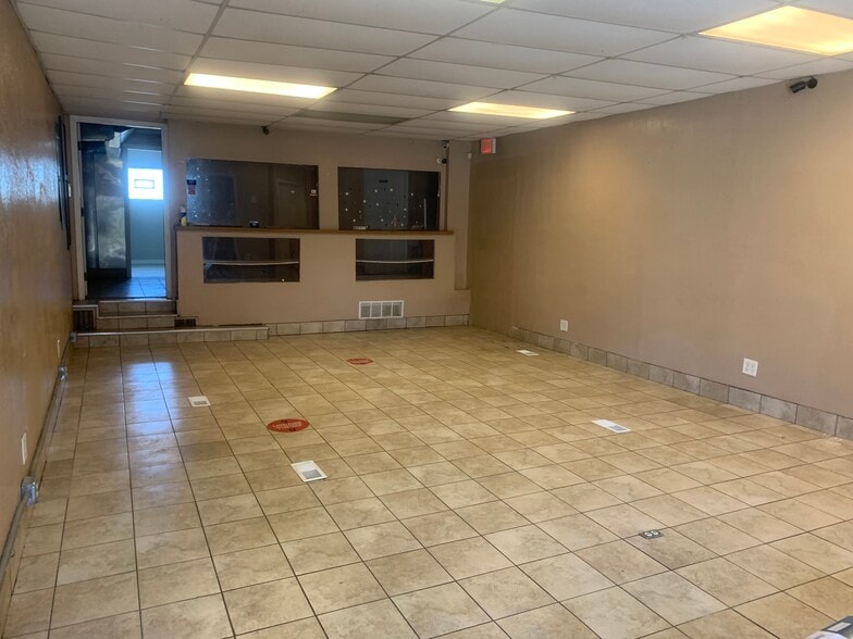 908 Raymond St, Akron, OH for sale - Building Photo - Image 2 of 2