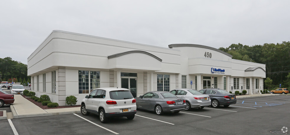 450 Old Country Rd, Riverhead, NY for lease - Primary Photo - Image 1 of 8