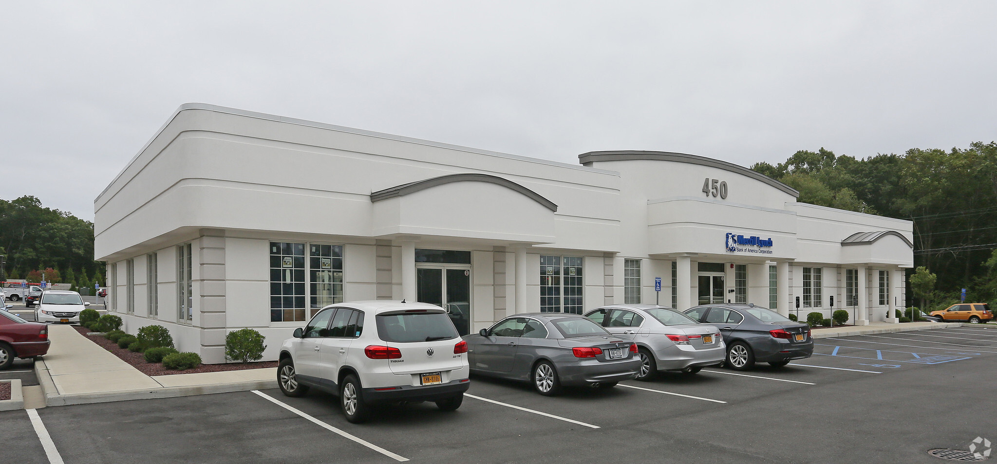 450 Old Country Rd, Riverhead, NY for lease Primary Photo- Image 1 of 9