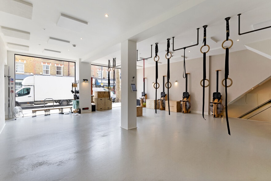 100-102 Wandsworth Bridge Rd, London for sale - Interior Photo - Image 2 of 7