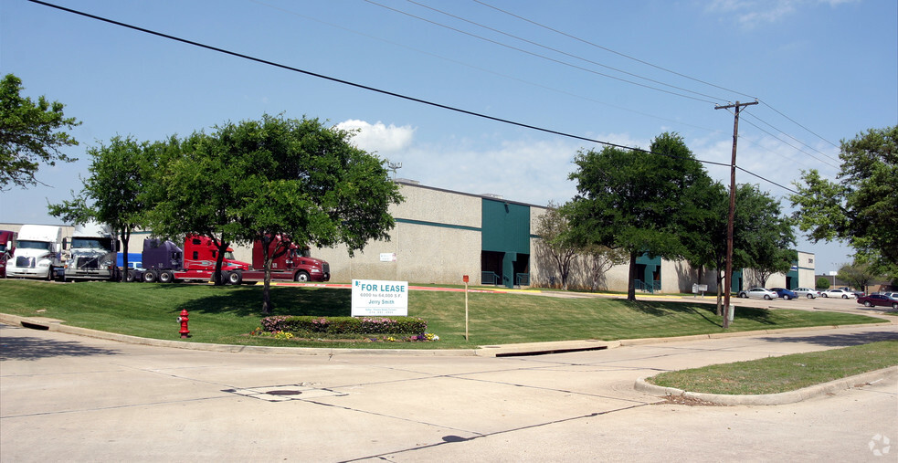 2001 Reliance Pky, Bedford, TX for lease - Building Photo - Image 3 of 7