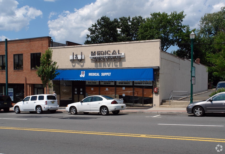 543 Cedar Ln, Teaneck, NJ 07666