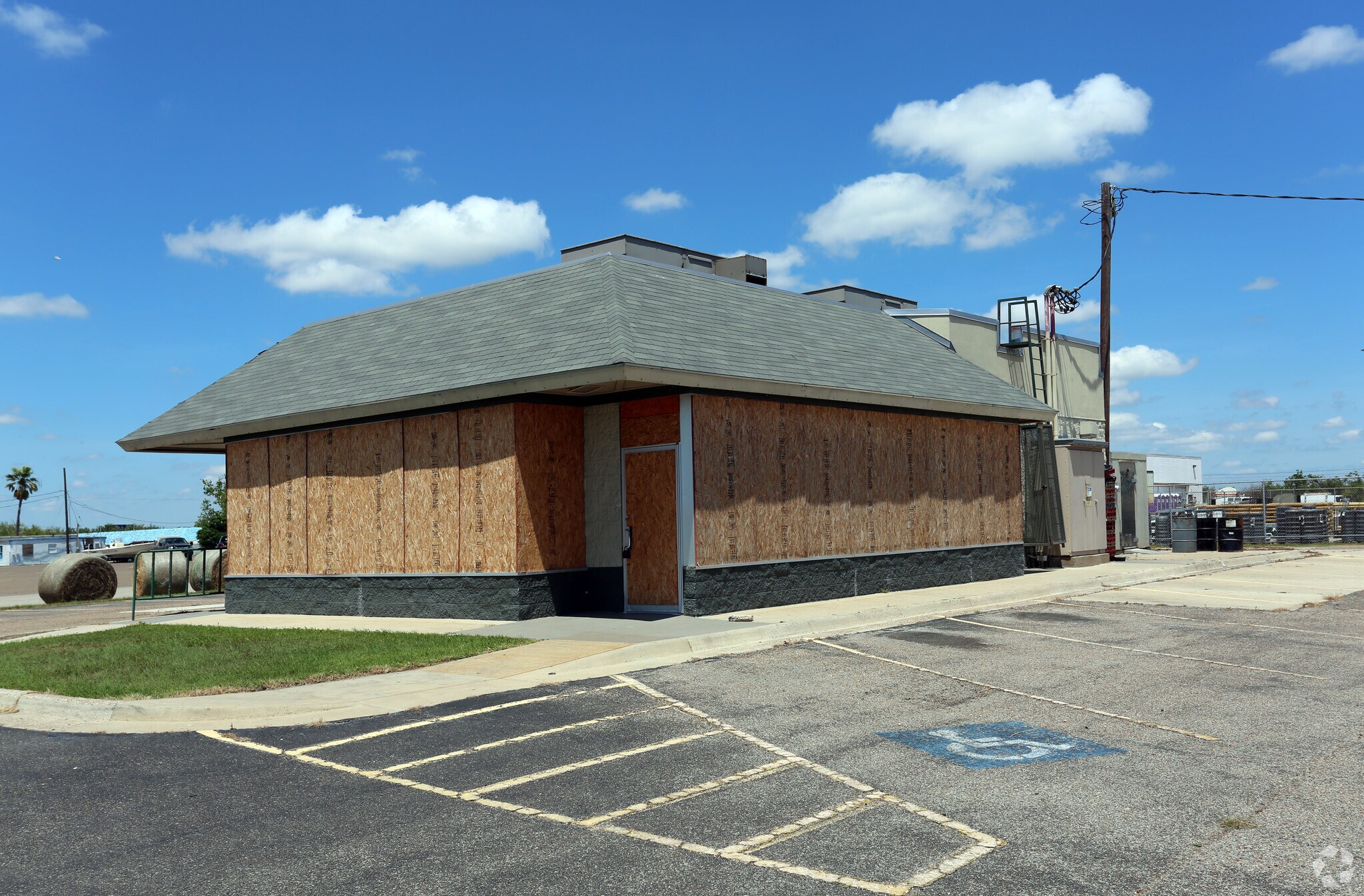 1916 W Wheeler Ave, Aransas Pass, TX for sale Primary Photo- Image 1 of 1