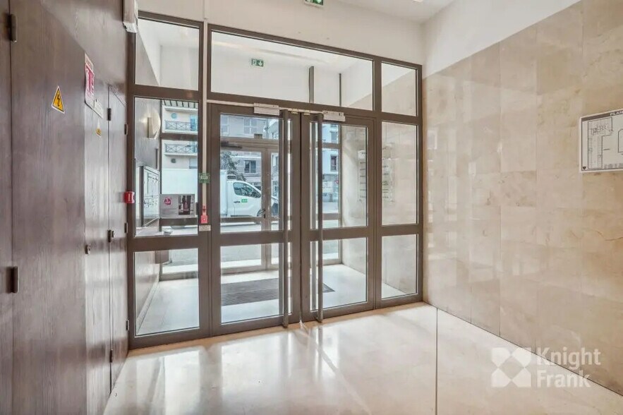 84 Bis Avenue Du Général Leclerc, Viroflay for lease - Lobby - Image 2 of 9