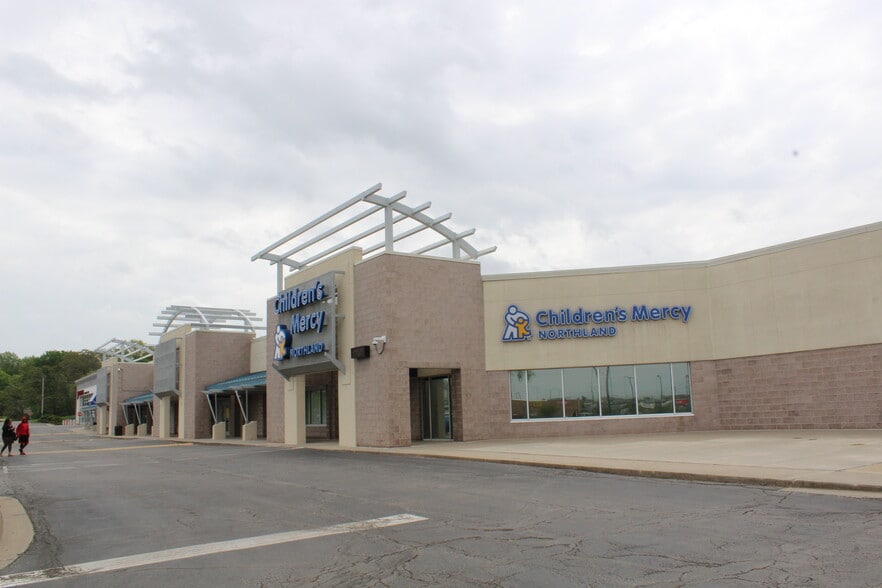 501 NW Barry Rd, Kansas City, MO for lease - Building Photo - Image 1 of 7