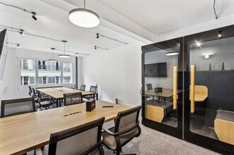 Coworking Space in Paris for lease Interior Photo- Image 2 of 7