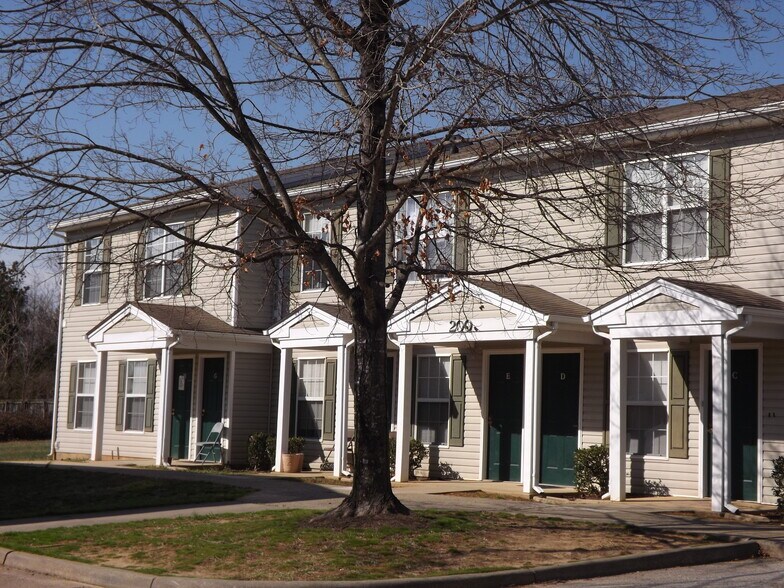 101 Farrar Ct, Keysville, VA 23947 Farrar Square Apartments