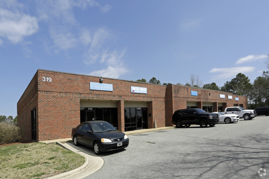 319 E US-70 Hwy, Garner, NC for lease - Primary Photo - Image 2 of 8