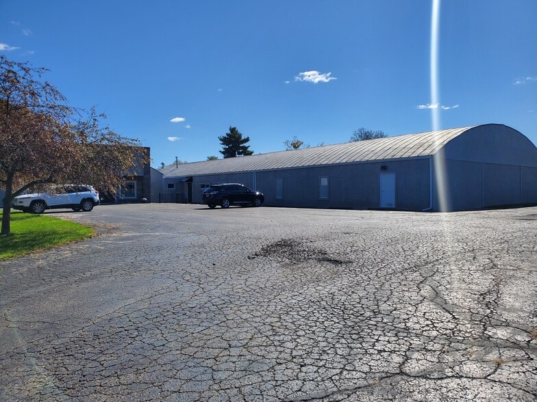 806 Harcourt Rd, Mount Vernon, OH for lease - Building Photo - Image 2 of 6
