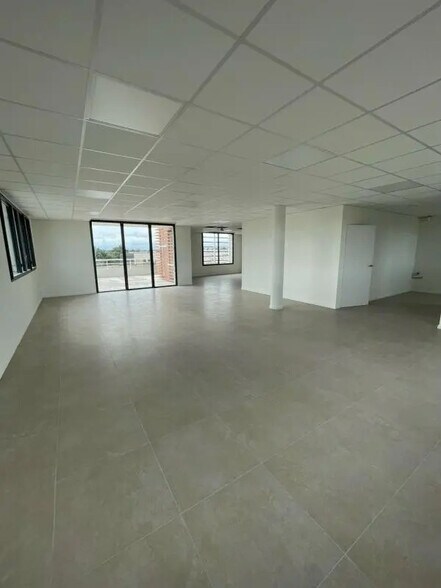 Office in Avignon for sale - Building Photo - Image 2 of 8