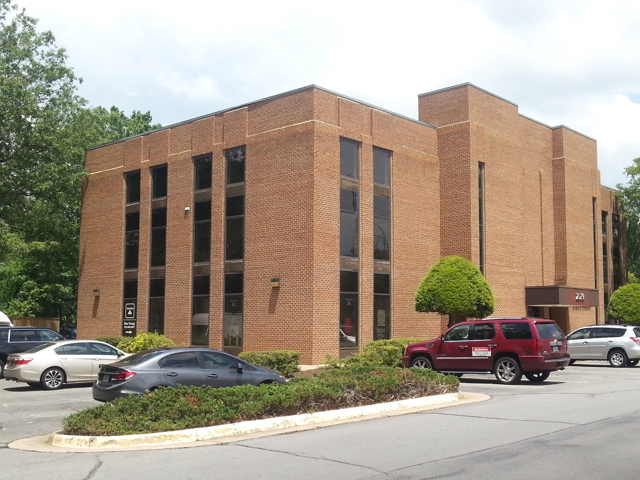 2579 John Milton Dr, Herndon, VA for lease Primary Photo- Image 1 of 3