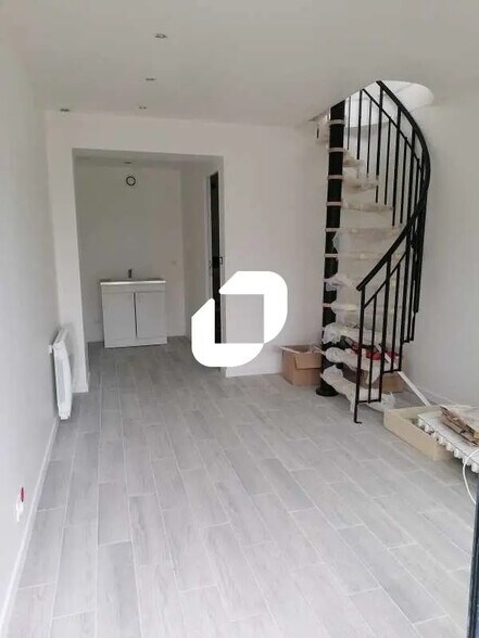 Office in Saint-Leu-la-Forêt for lease - Interior Photo - Image 3 of 5