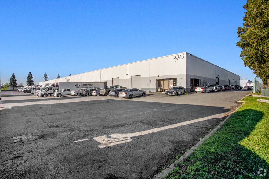 4747 Frontier Way, Stockton, CA for lease - Primary Photo - Image 2 of 17