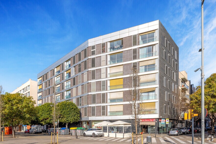 Multifamily in L'Hospitalet de Llobregat, Barcelona for sale - Primary Photo - Image 1 of 1