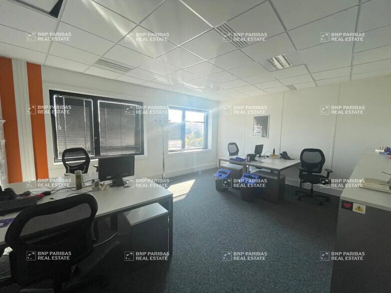 Office in Nantes for lease - Interior Photo - Image 3 of 12