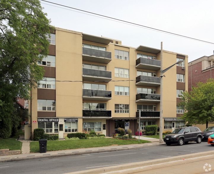 300 St Clair Ave W, Toronto, ON for lease - Primary Photo - Image 1 of 18