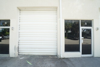 8233 Gator Ln, West Palm Beach, FL for lease Building Photo- Image 1 of 3