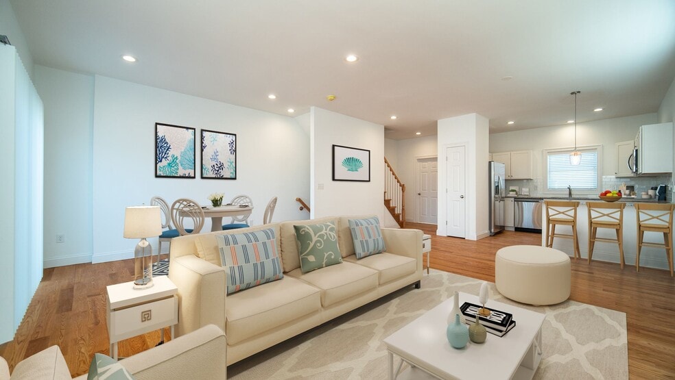 10 Fort Hill Rd, Groton, CT for sale - Interior Photo - Image 2 of 15