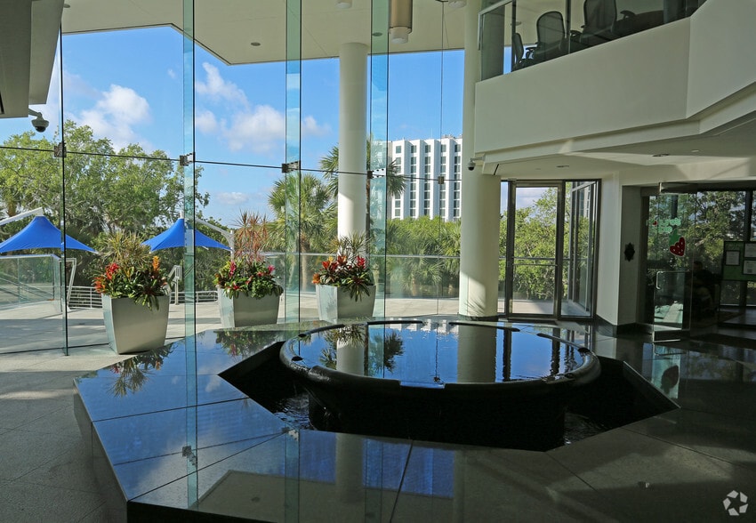 2701 N Rocky Point Dr, Tampa, FL for lease - Lobby - Image 3 of 9