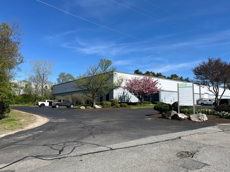 1010 W Chestnut St, Brockton, MA for lease - Building Photo - Image 1 of 20