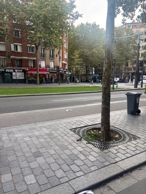 Retail in Paris for lease Building Photo- Image 1 of 2