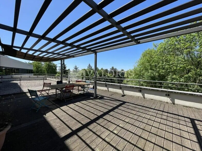 Office in Limonest for lease - Building Photo - Image 2 of 2