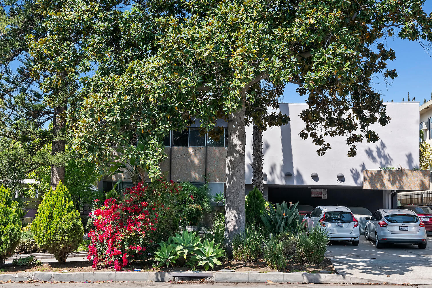 2021 N Beachwood Dr, Los Angeles, CA for sale Building Photo- Image 1 of 1