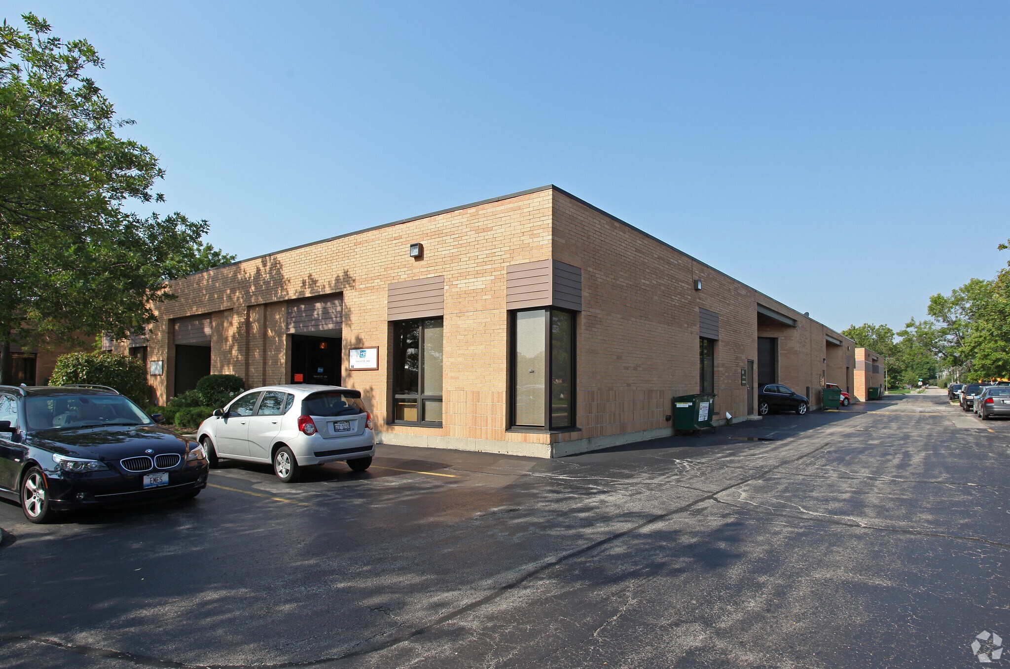 425 Huehl Rd, Northbrook, IL for sale Primary Photo- Image 1 of 1