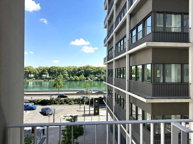 Office in Lyon for sale - Building Photo - Image 2 of 5