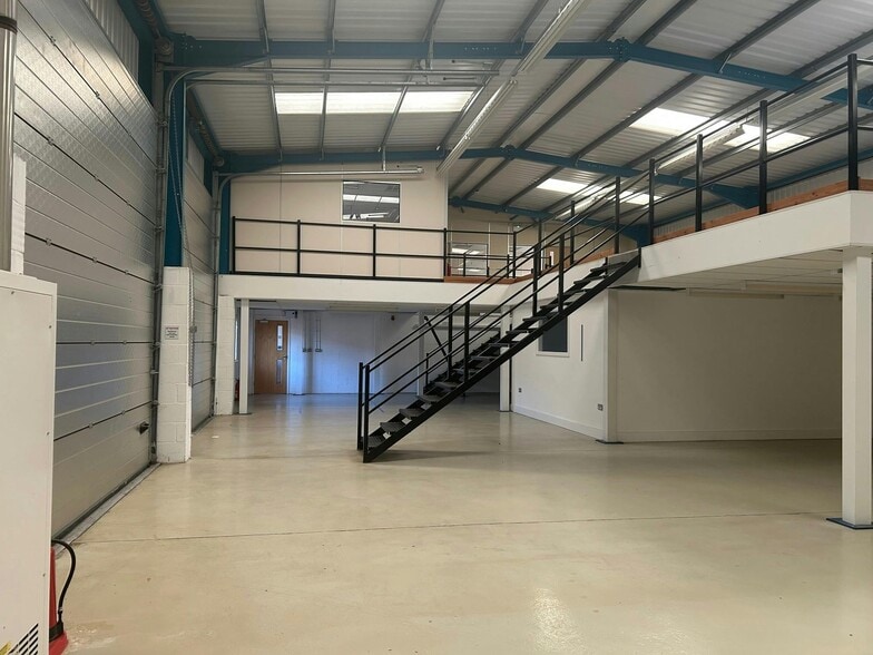 Basingstoke Rd, Reading for lease - Building Photo - Image 3 of 9